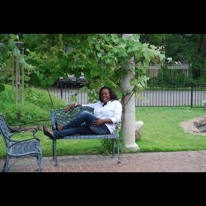 Meet your Posher, Rayeshia